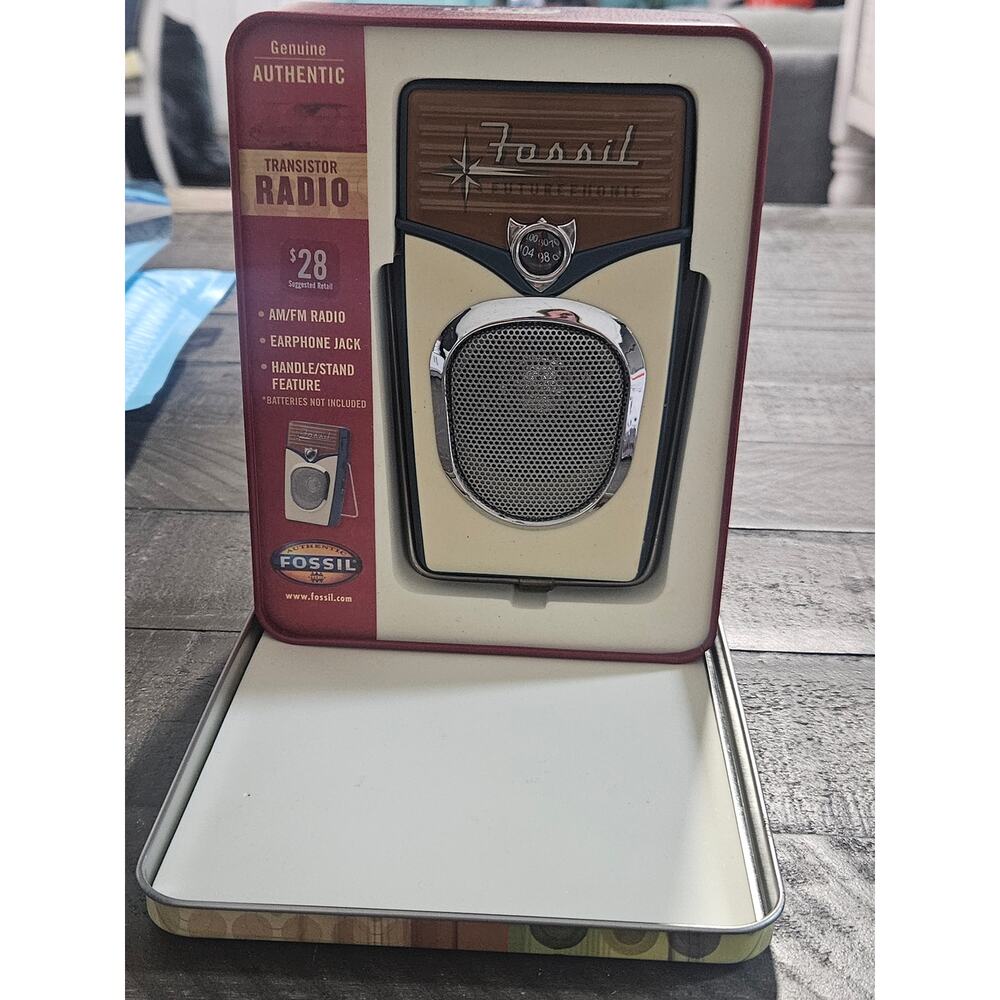 Fossil Authentic AM/FM Radio New In Tin Box Earphone Jack Handle Feature